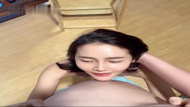 Petite asian gets thick facial with her feet in the mirror