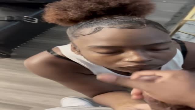 Ebony with pony tail gave head with her back arched and caught a facial