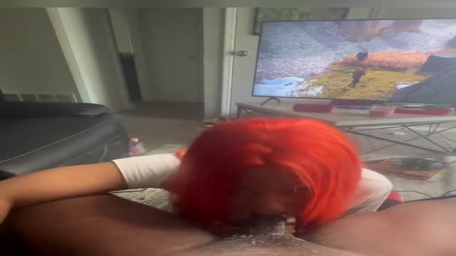 Submissive thick ebony rubs the nut all over her face