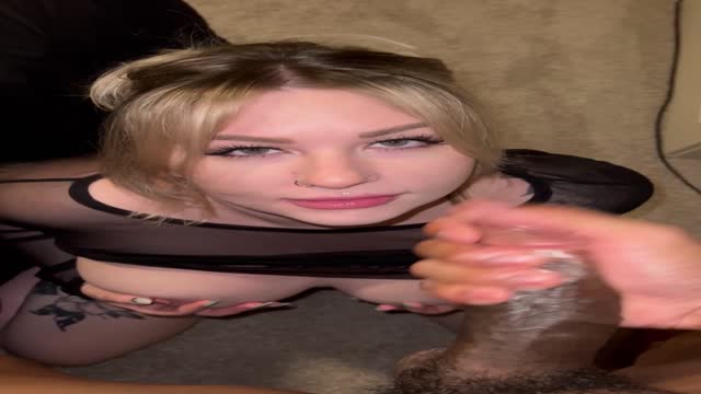 White slut on her knees for a BBC cumshot